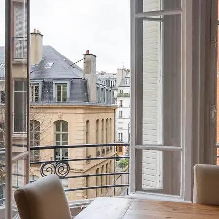 Apartment Veeve - Flowers From