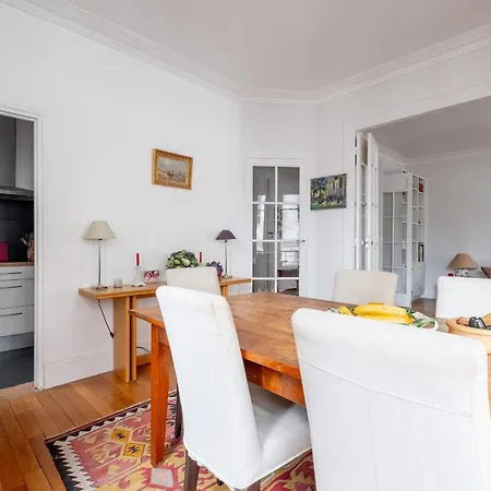 Apartment Veeve - Flowers From