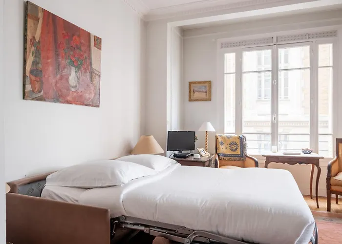 Veeve - Flowers From Apartamento *